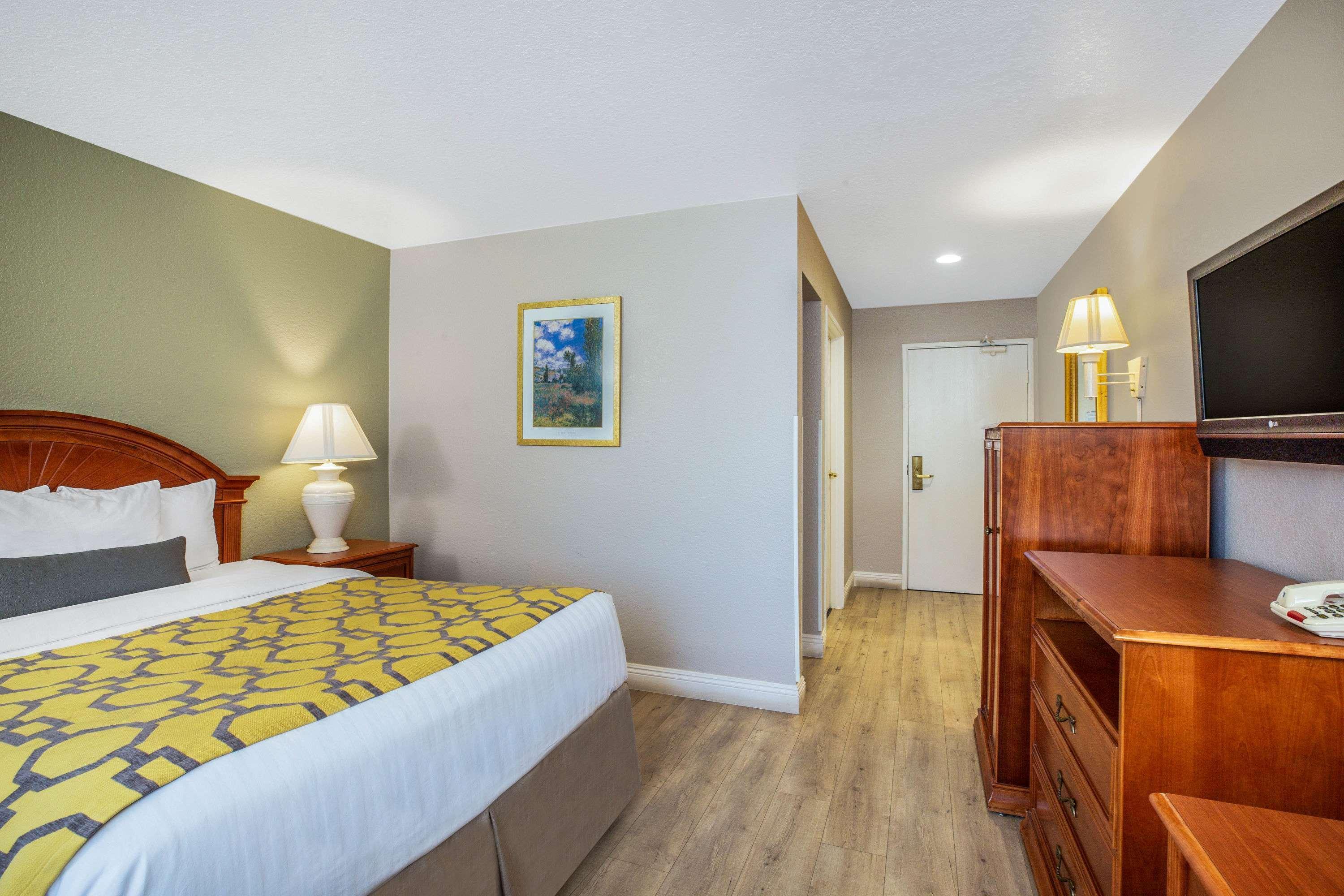 Baymont By Wyndham Tehachapi Hotell Exteriör bild