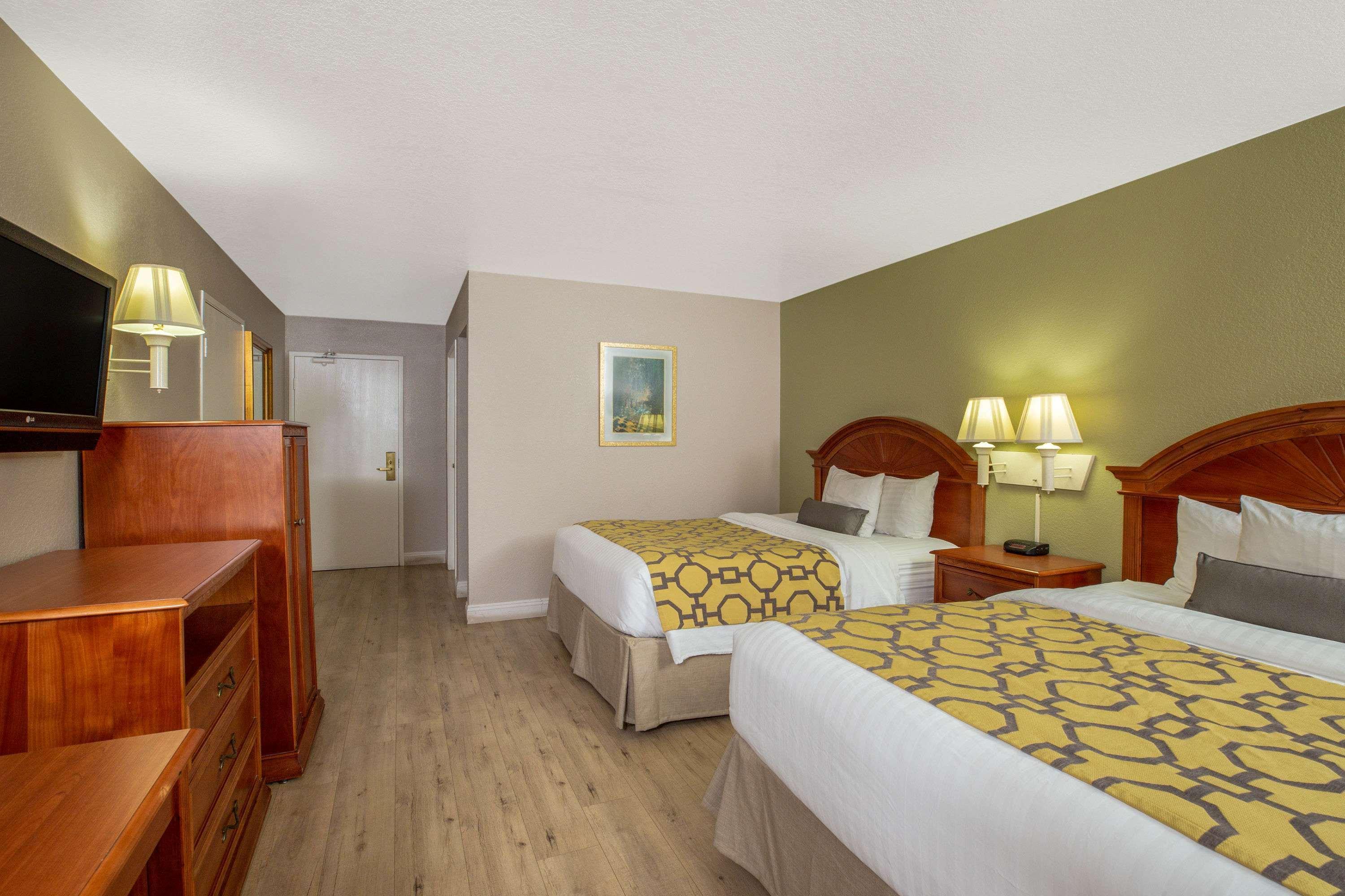Baymont By Wyndham Tehachapi Hotell Exteriör bild