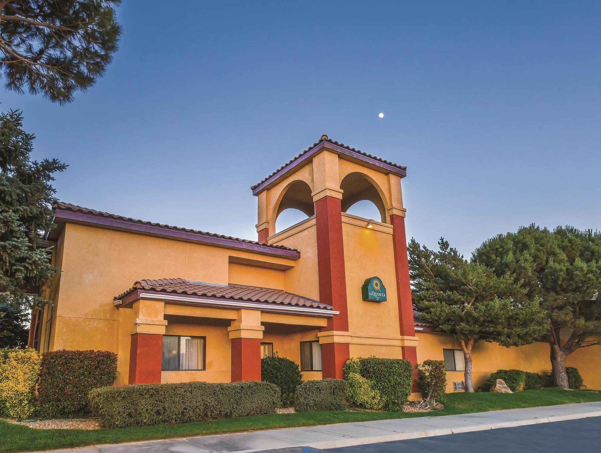 Baymont By Wyndham Tehachapi Hotell Exteriör bild