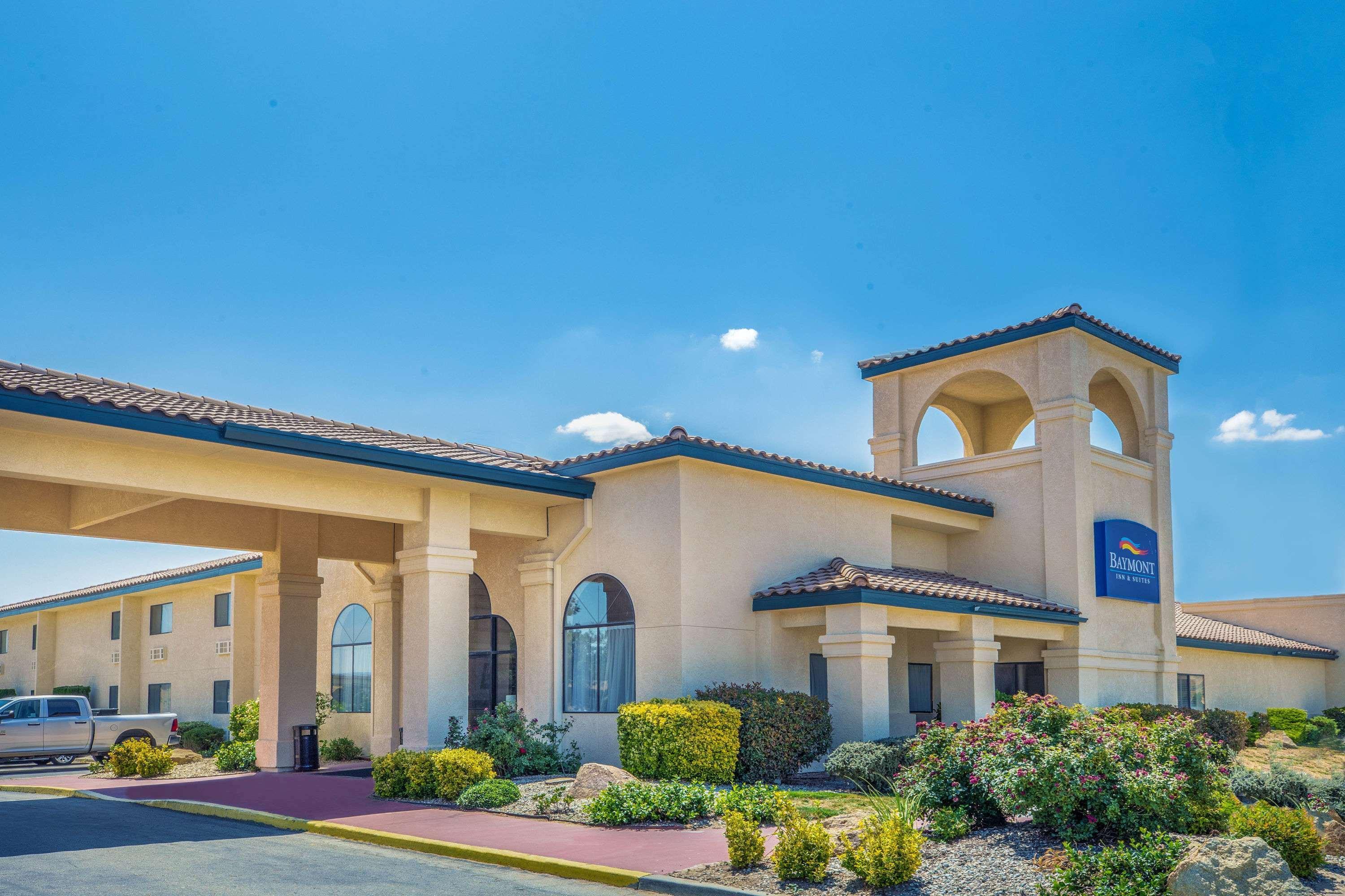 Baymont By Wyndham Tehachapi Hotell Exteriör bild