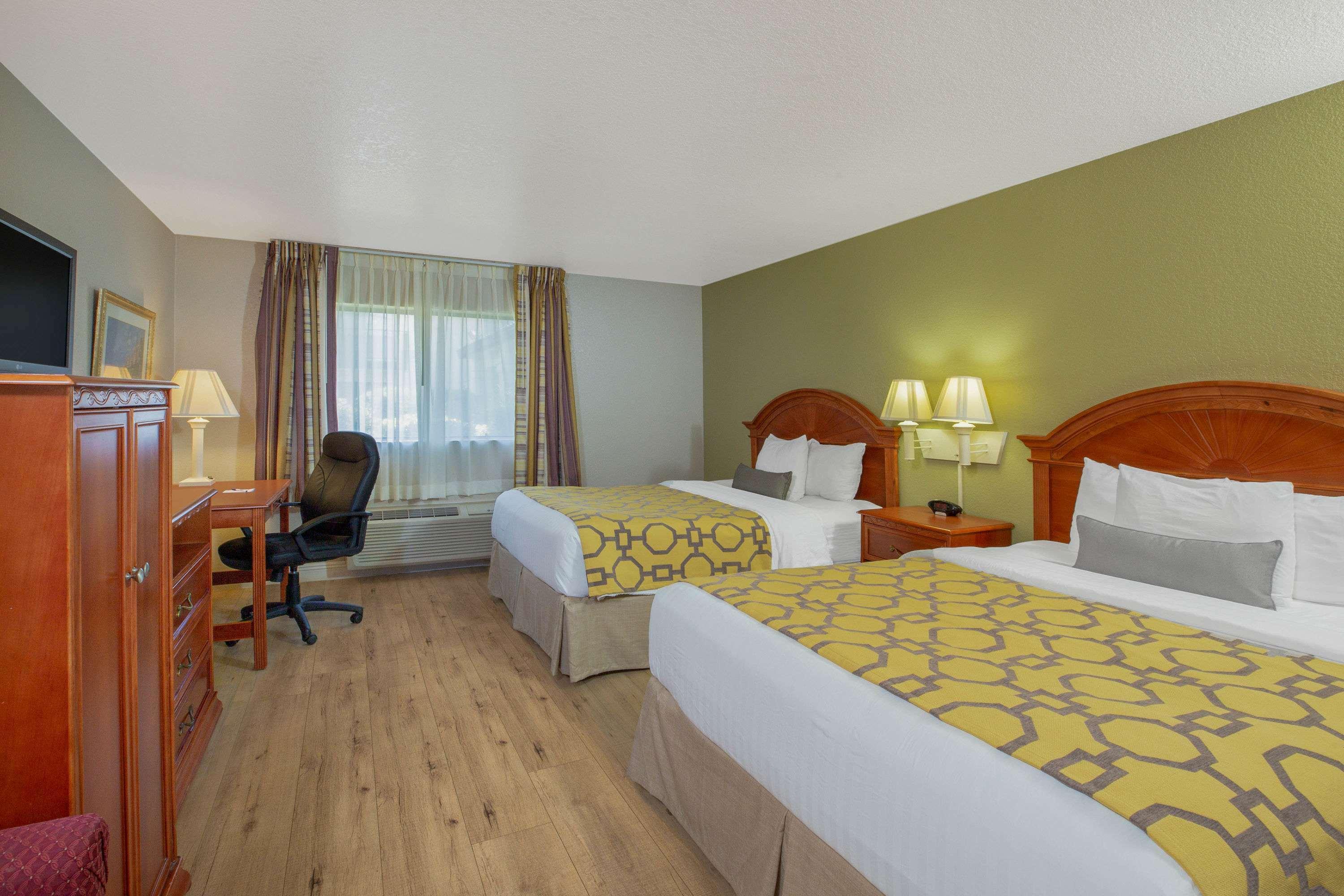 Baymont By Wyndham Tehachapi Hotell Exteriör bild