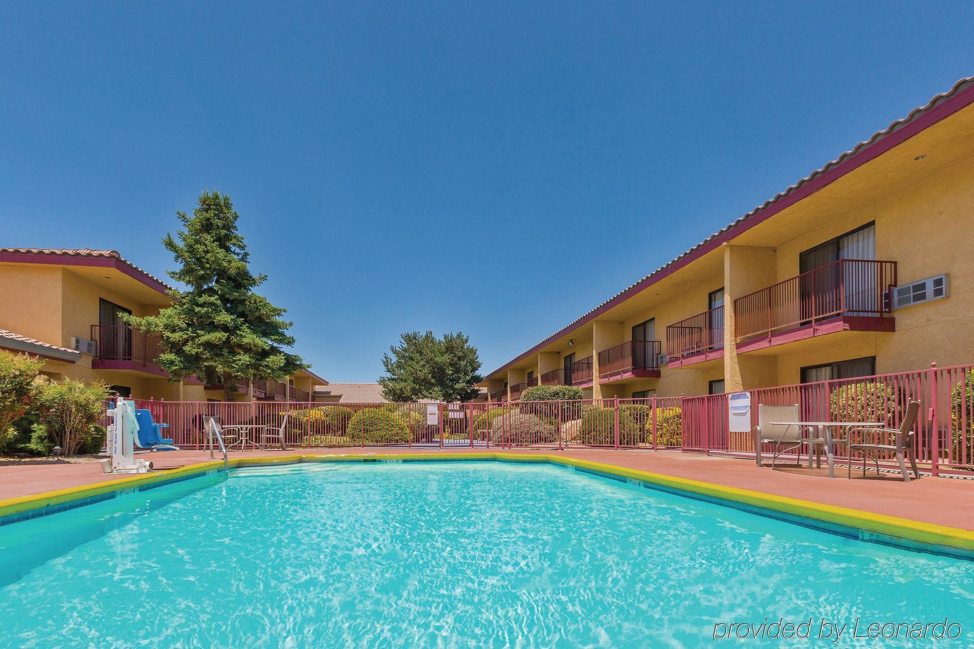 Baymont By Wyndham Tehachapi Hotell Exteriör bild