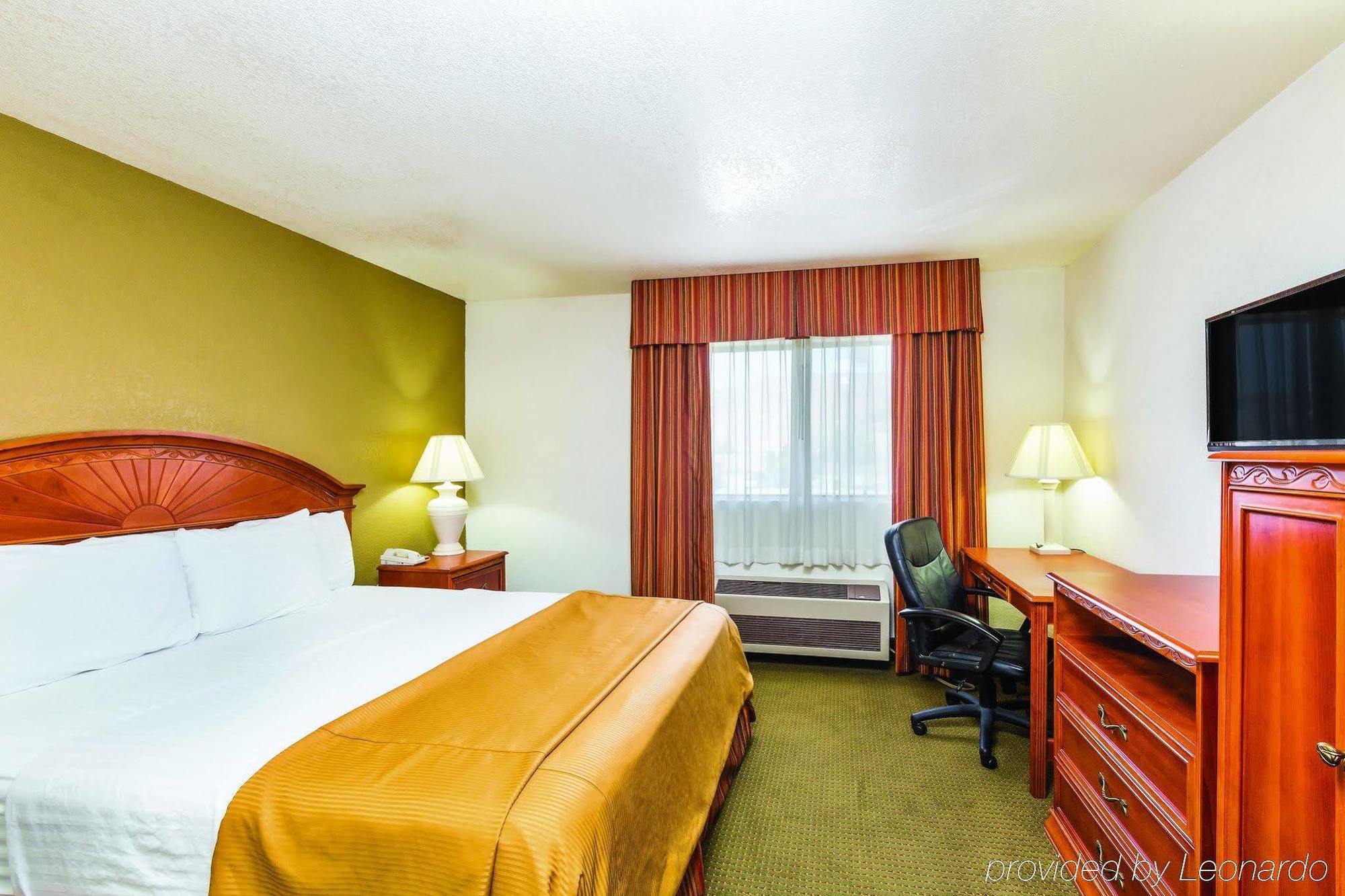 Baymont By Wyndham Tehachapi Hotell Exteriör bild