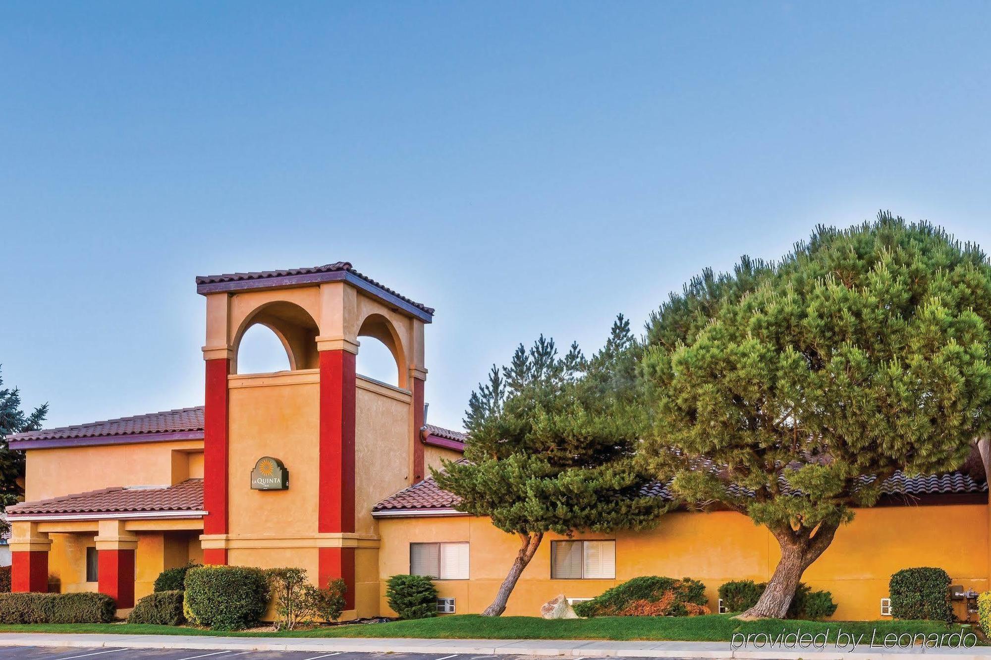 Baymont By Wyndham Tehachapi Hotell Exteriör bild